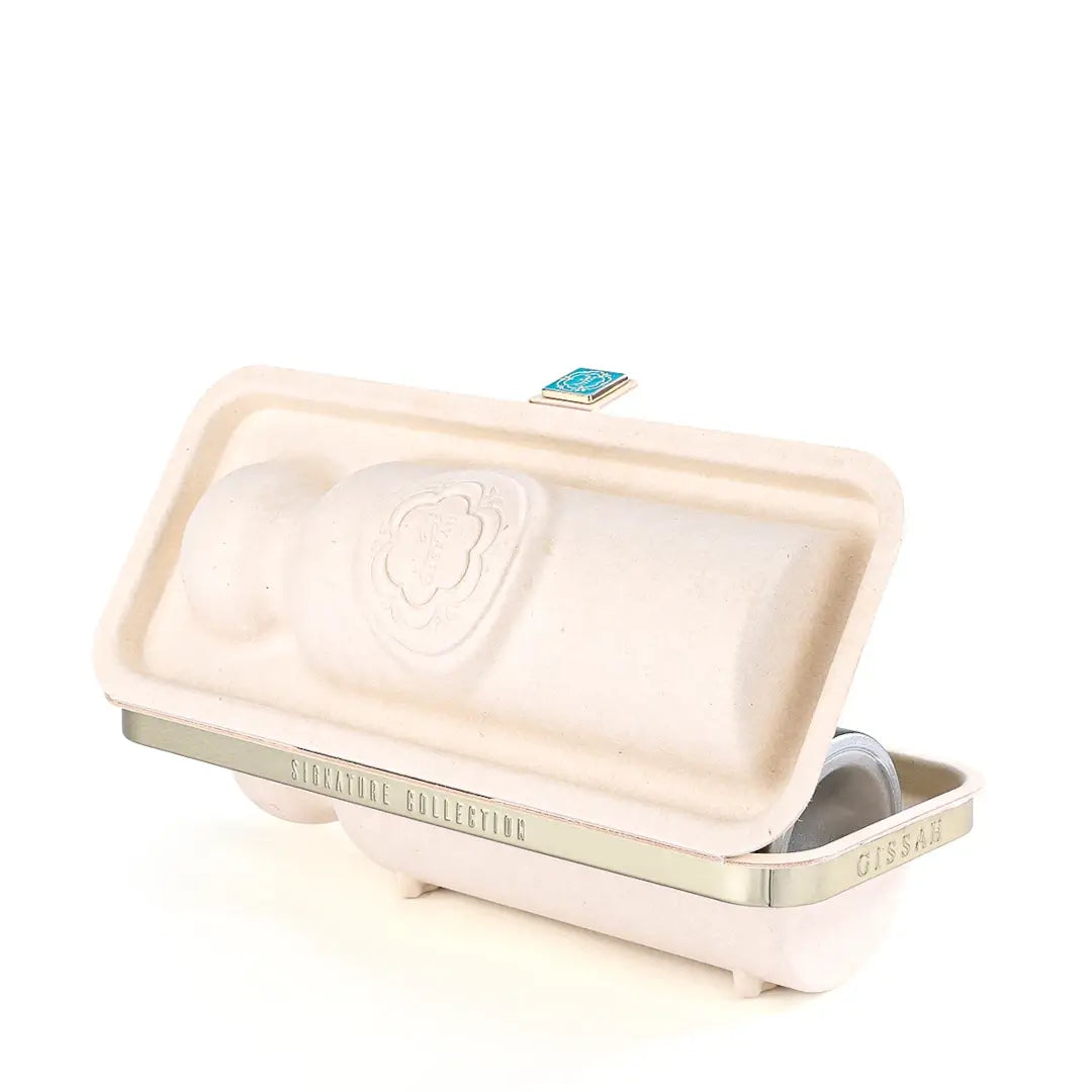 'Akoya' perfume packaging on a white background with 'Gissah' branding