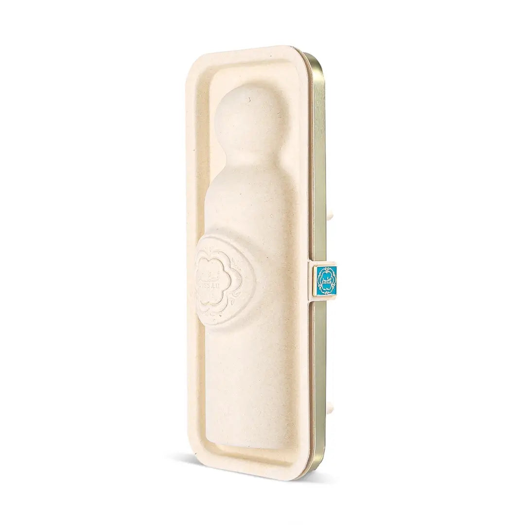 'Akoya' perfume packaging on a white background with 'Gissah' branding